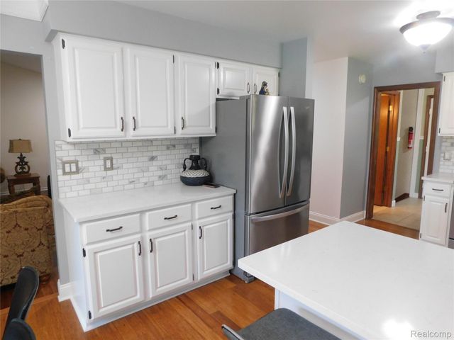 2800 Ranieri Drive, Troy, MI 48085