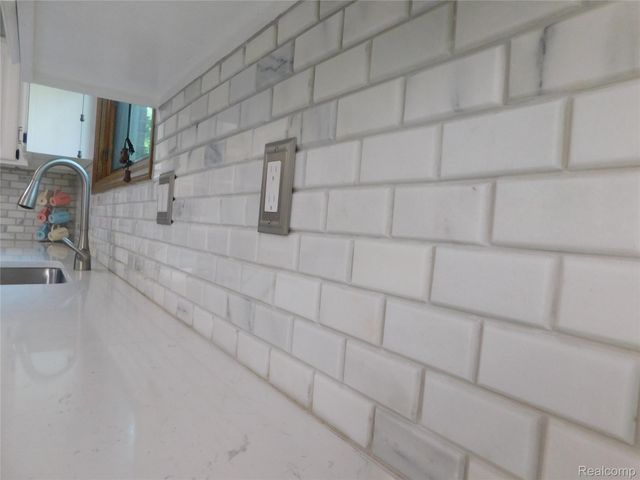 2800 Ranieri Drive, Troy, MI 48085