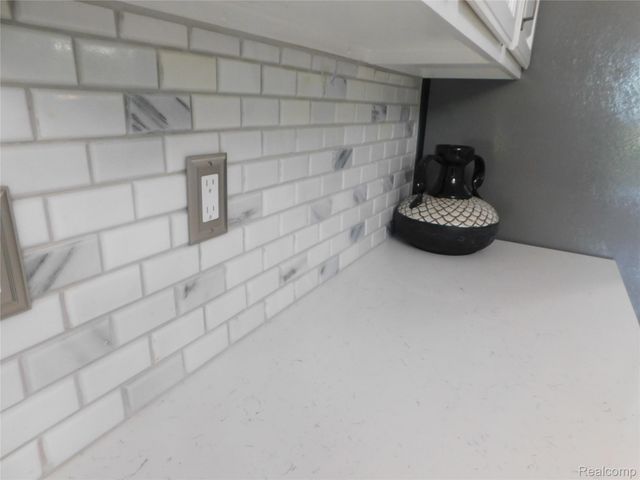 2800 Ranieri Drive, Troy, MI 48085