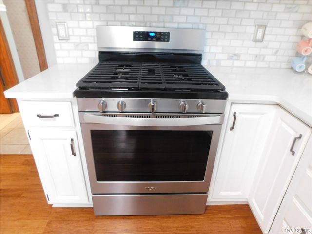 2800 Ranieri Drive, Troy, MI 48085