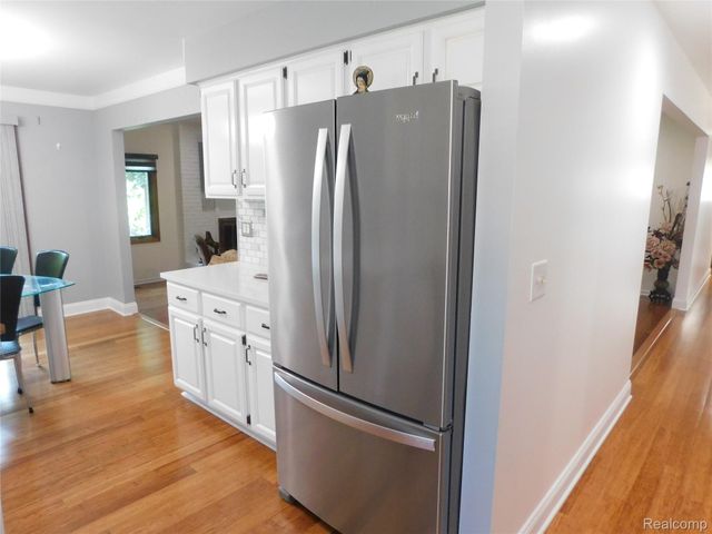 2800 Ranieri Drive, Troy, MI 48085