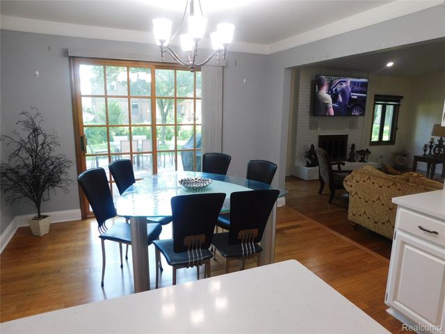 2800 Ranieri Drive, Troy, MI 48085