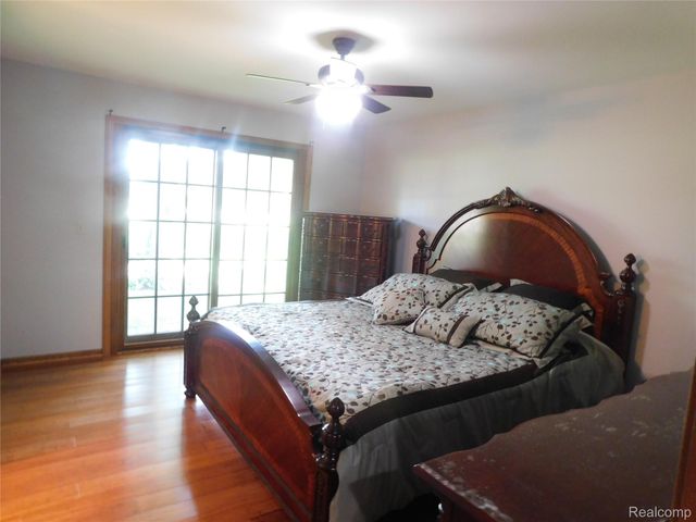 2800 Ranieri Drive, Troy, MI 48085