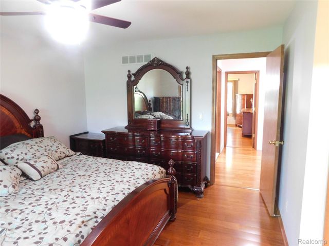 2800 Ranieri Drive, Troy, MI 48085
