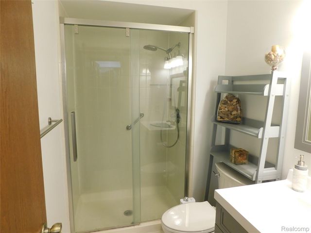 2800 Ranieri Drive, Troy, MI 48085