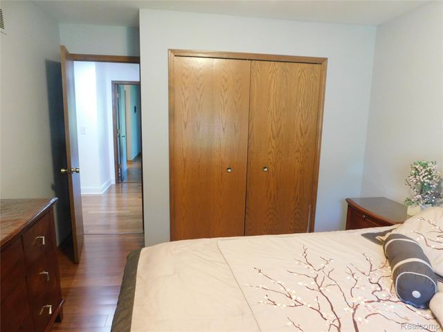 2800 Ranieri Drive, Troy, MI 48085