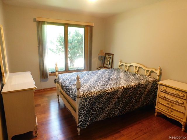 2800 Ranieri Drive, Troy, MI 48085