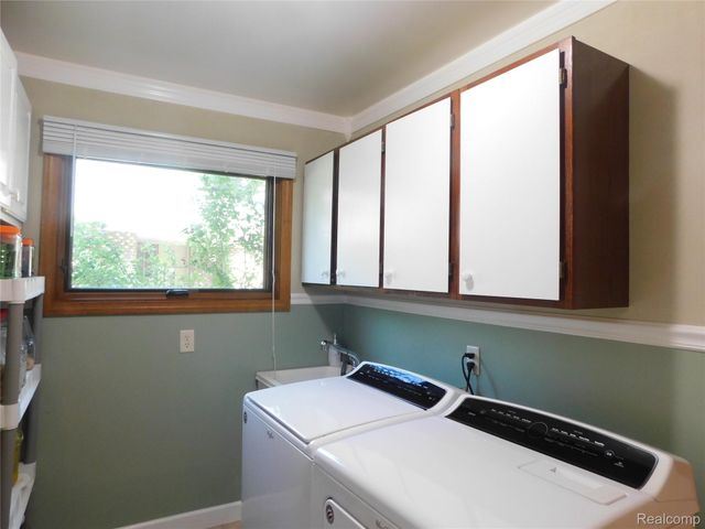 2800 Ranieri Drive, Troy, MI 48085