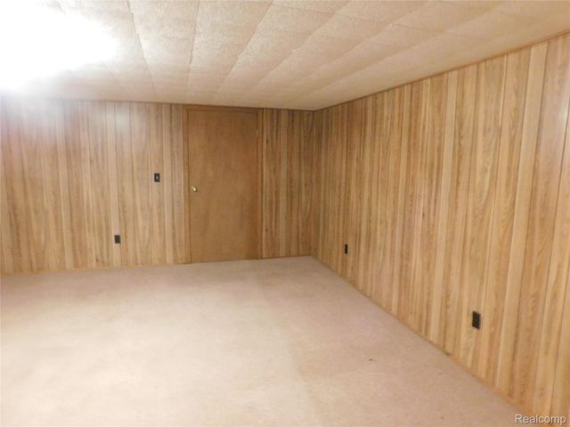 2800 Ranieri Drive, Troy, MI 48085