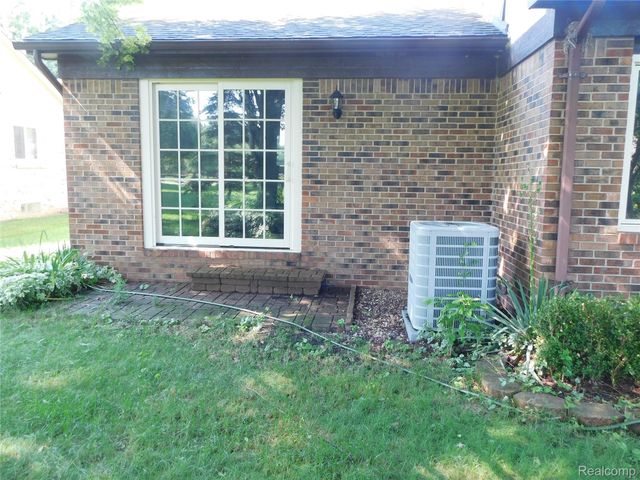 2800 Ranieri Drive, Troy, MI 48085