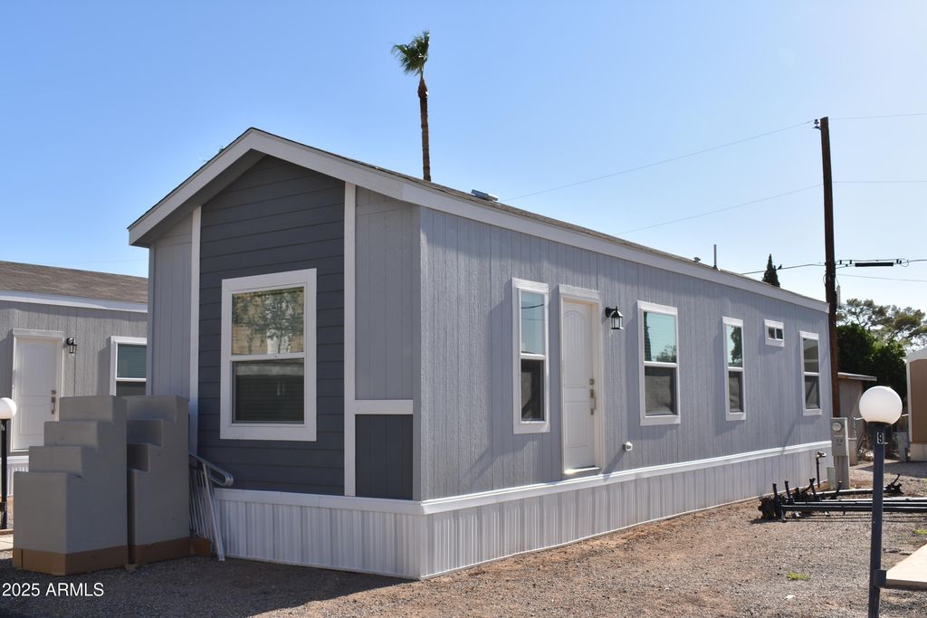 Image 1 of property listing at 620 W LIMBERLOST Drive E3, Tucson, AZ 85705