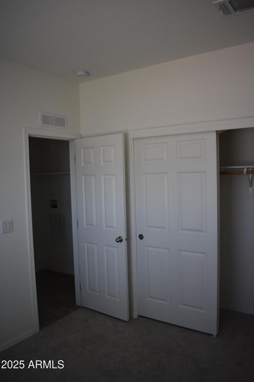 Image 15 of property listing at 620 W LIMBERLOST Drive E3, Tucson, AZ 85705