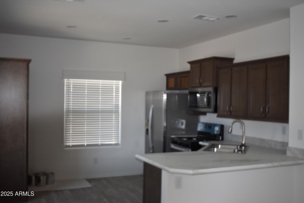 Image 3 of property listing at 620 W LIMBERLOST Drive E3, Tucson, AZ 85705