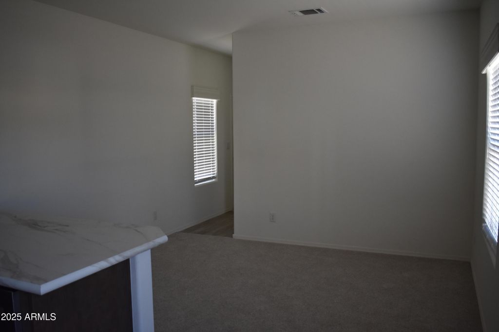 Image 6 of property listing at 620 W LIMBERLOST Drive E3, Tucson, AZ 85705