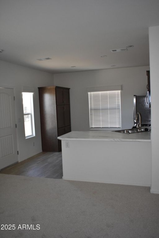 Image 7 of property listing at 620 W LIMBERLOST Drive E3, Tucson, AZ 85705