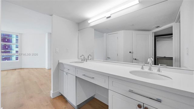 555 NE 34th St 2405, Miami, FL 33137