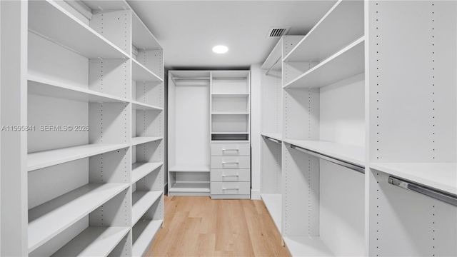 555 NE 34th St 2405, Miami, FL 33137