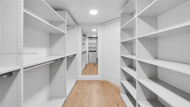 555 NE 34th St 2405, Miami, FL 33137