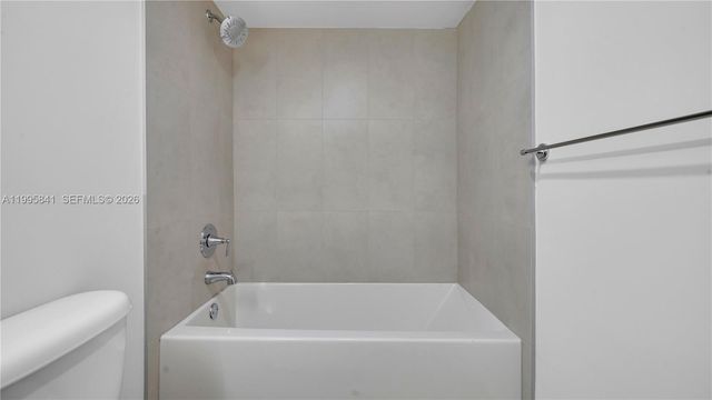 555 NE 34th St 2405, Miami, FL 33137