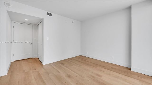 555 NE 34th St 2405, Miami, FL 33137