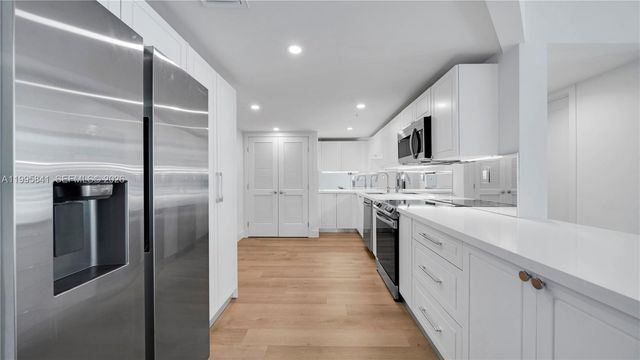 555 NE 34th St 2405, Miami, FL 33137