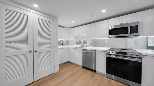 555 NE 34th St 2405, Miami, FL 33137