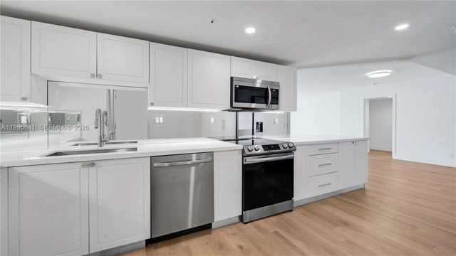 555 NE 34th St 2405, Miami, FL 33137