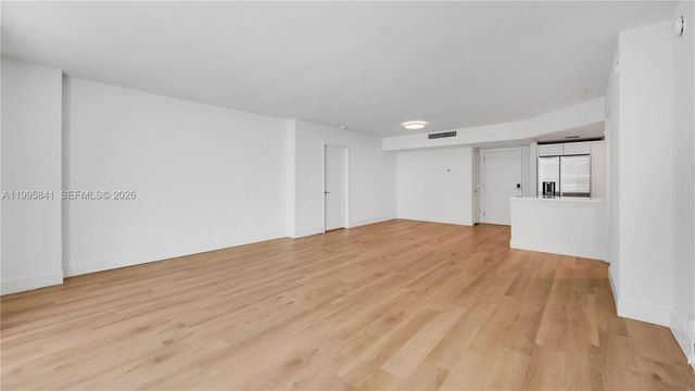 555 NE 34th St 2405, Miami, FL 33137