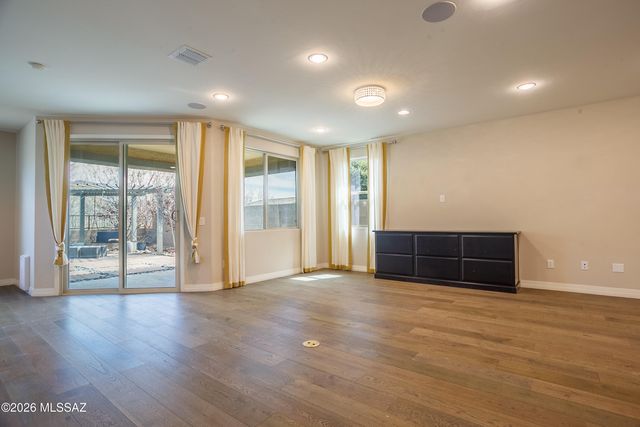 11100 N Delphinus Street, Oro Valley, AZ 85742