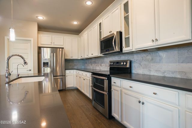 11100 N Delphinus Street, Oro Valley, AZ 85742