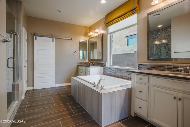 11100 N Delphinus Street, Oro Valley, AZ 85742