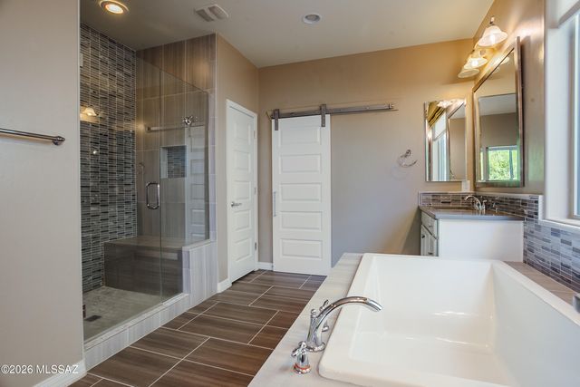 11100 N Delphinus Street, Oro Valley, AZ 85742