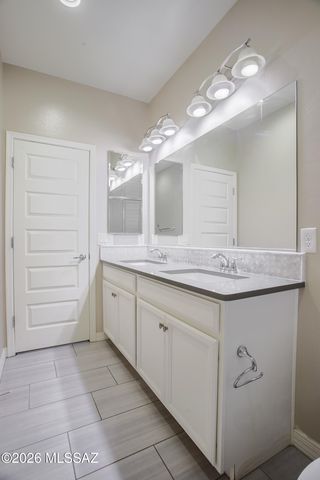 11100 N Delphinus Street, Oro Valley, AZ 85742