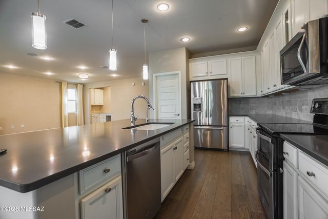 11100 N Delphinus Street, Oro Valley, AZ 85742