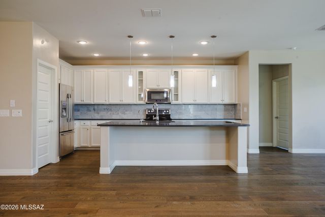 11100 N Delphinus Street, Oro Valley, AZ 85742