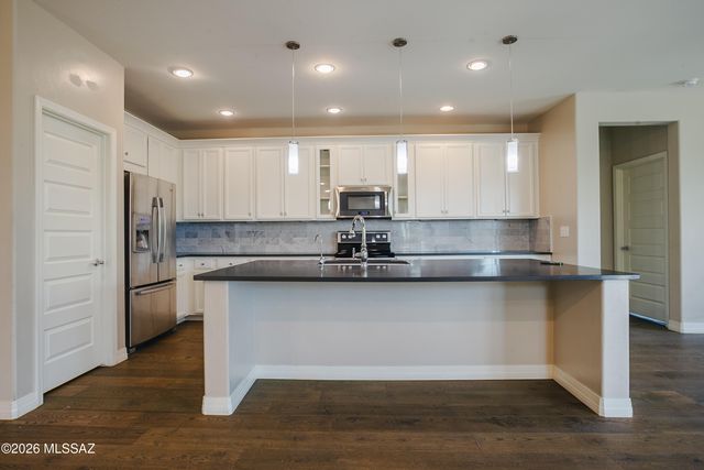 11100 N Delphinus Street, Oro Valley, AZ 85742