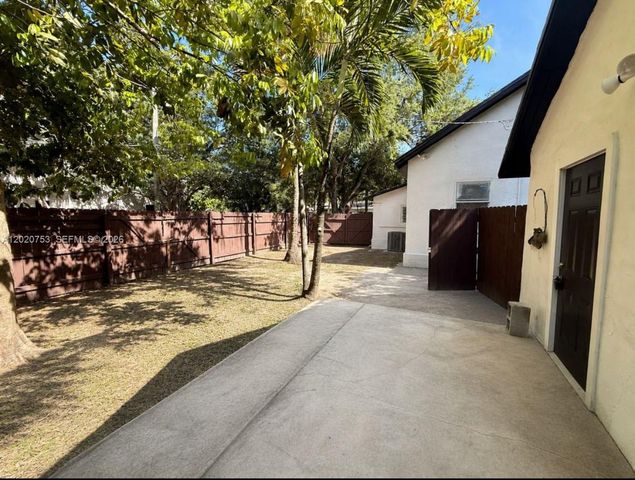 45 NE 60th St 45, Miami, FL 33137