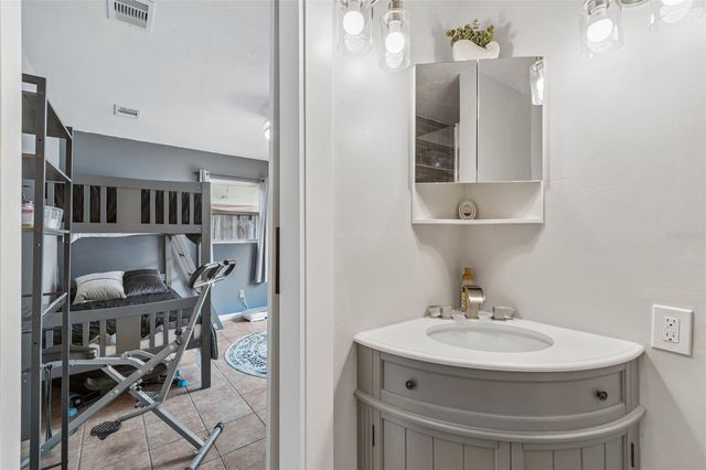 1409 NELSON AVENUE, Clearwater, FL 33755