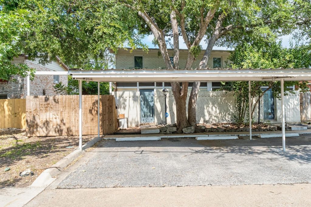 2212 Del Curto RD, Austin, TX 78704