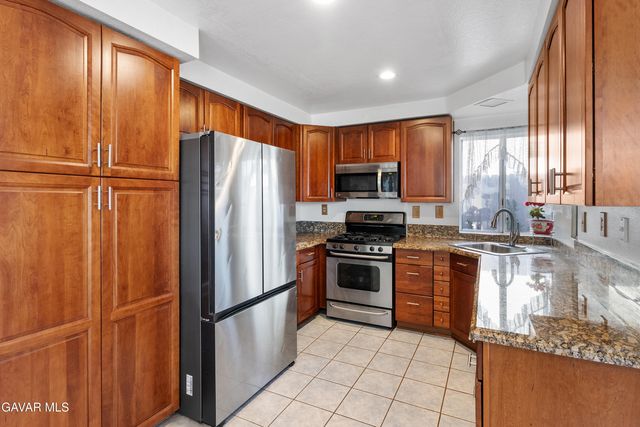 1631 Roseglen Place, Palmdale, CA 93550