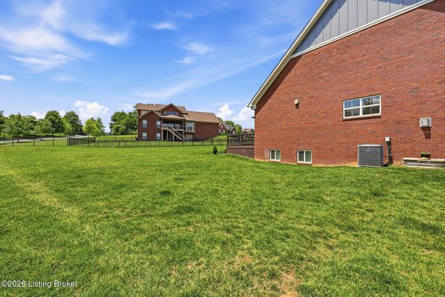 5801 Brentwood Dr, Crestwood, KY 40014