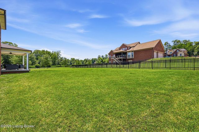 5801 Brentwood Dr, Crestwood, KY 40014