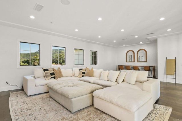 3369 Dehesa Road, El Cajon, CA 92019