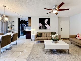 9350 Fontainebleau Blvd 101, Miami, FL 33172