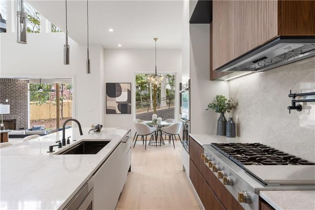 626 Pauley Place, Sandy Springs, GA 30328