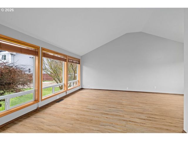 1010 E 2ND St, Yamhill, OR 97148