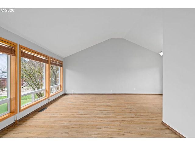 1010 E 2ND St, Yamhill, OR 97148