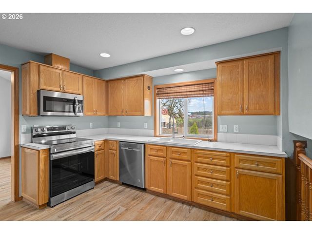 1010 E 2ND St, Yamhill, OR 97148