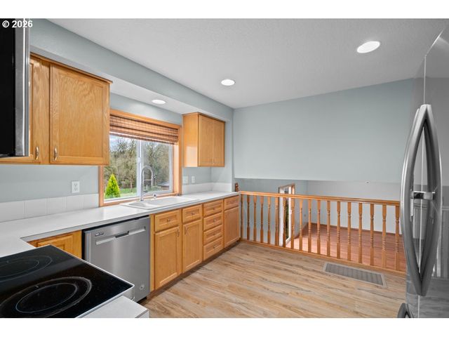 1010 E 2ND St, Yamhill, OR 97148