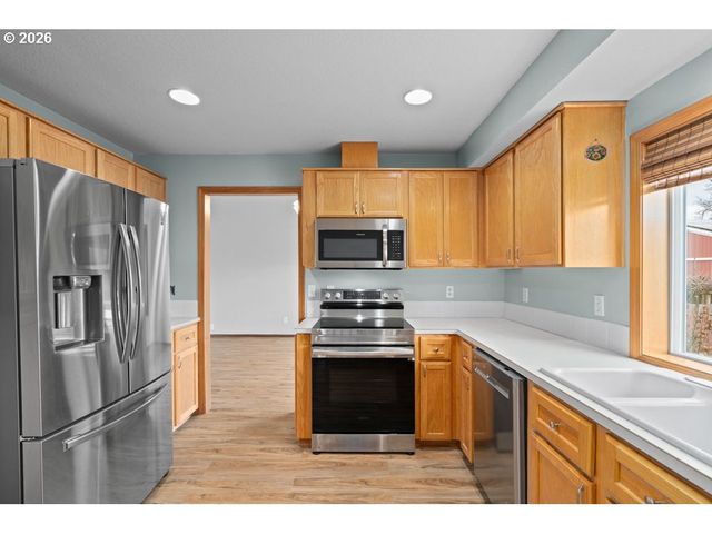 1010 E 2ND St, Yamhill, OR 97148